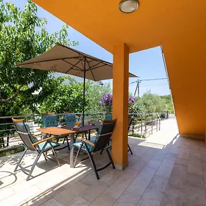 Apartment Viky With Pool, Malinska